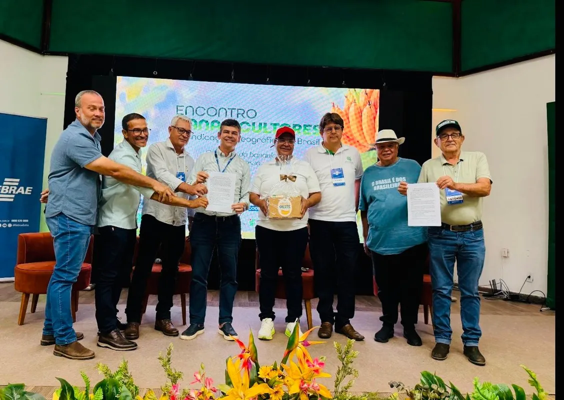 Prefeito de Bom Jesus da Lapa e presidente do DIF assinam convênio para inserir banana do Perímetro Formoso na merenda escolar